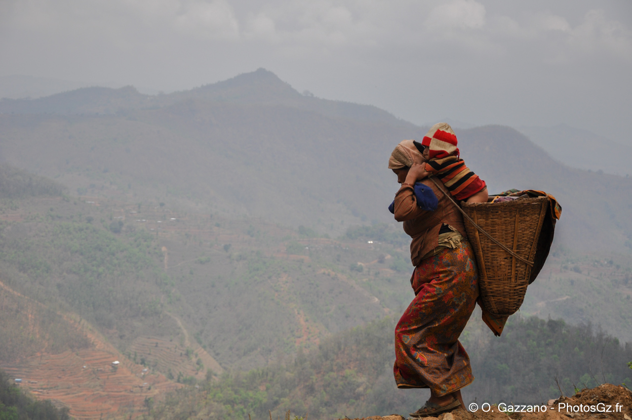 Transport sur une crête du Népal